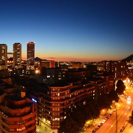 Superviews, Parking 24H Vigilado Incluido Y Netflix En Habitacion Independiente Con Bano Privado En Apartamento Particular, Francais&English Bilbao Exterior foto